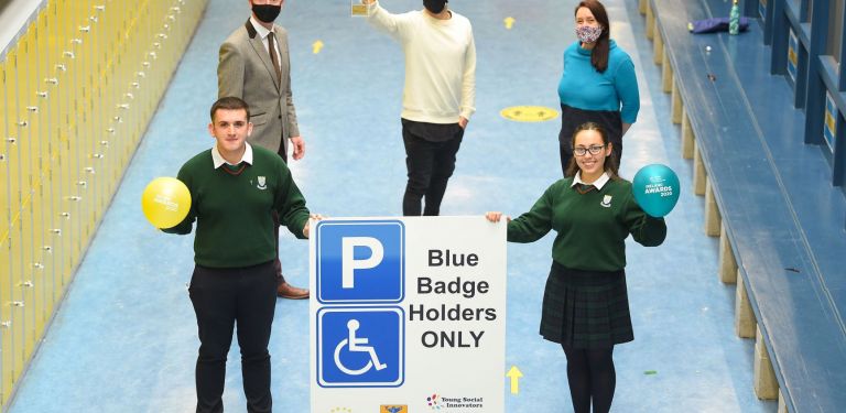 Team members with Principal John Gallagher, Award Presenter Dayl Cronin and YSI Guide Caitriona Ryan